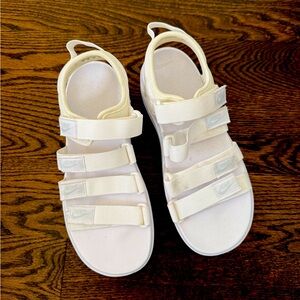 nike icon classic platform • women’s • sandals